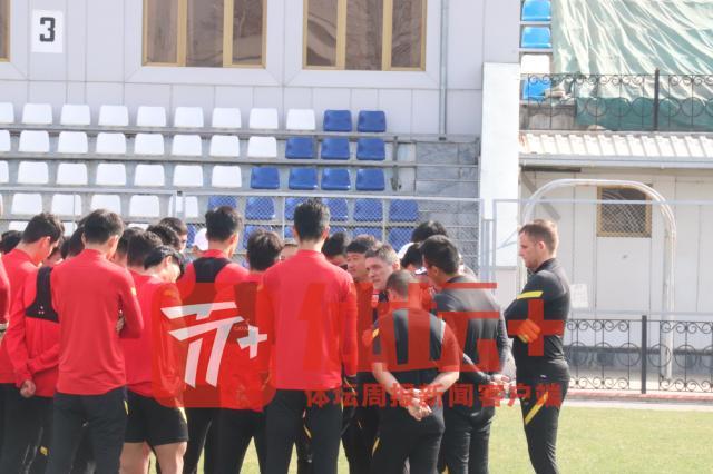 体育社区-国青恢复训练情绪不错 安东尼奥全程训练开放